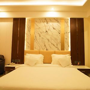 Queen Room Pool View
